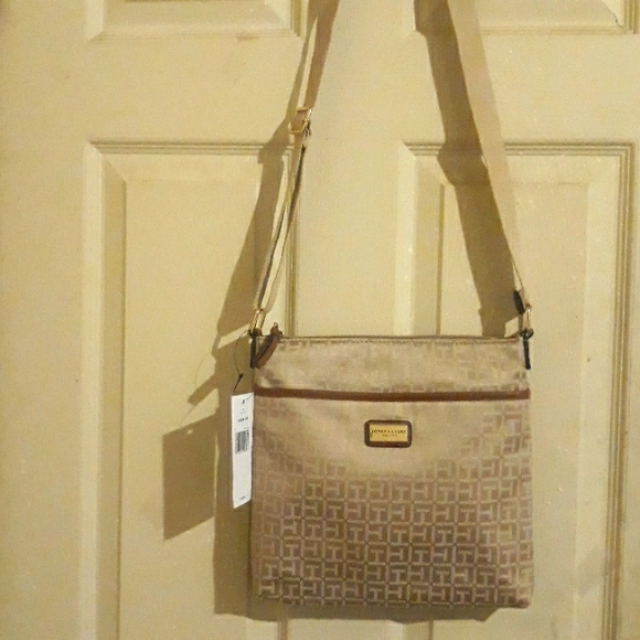 Tommy Hilfiger Handbags - Tommy Hilfiger Crossbody Purse